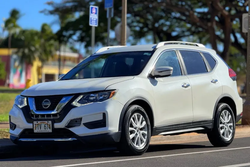 2018 Nissan Rogue SV photo 1