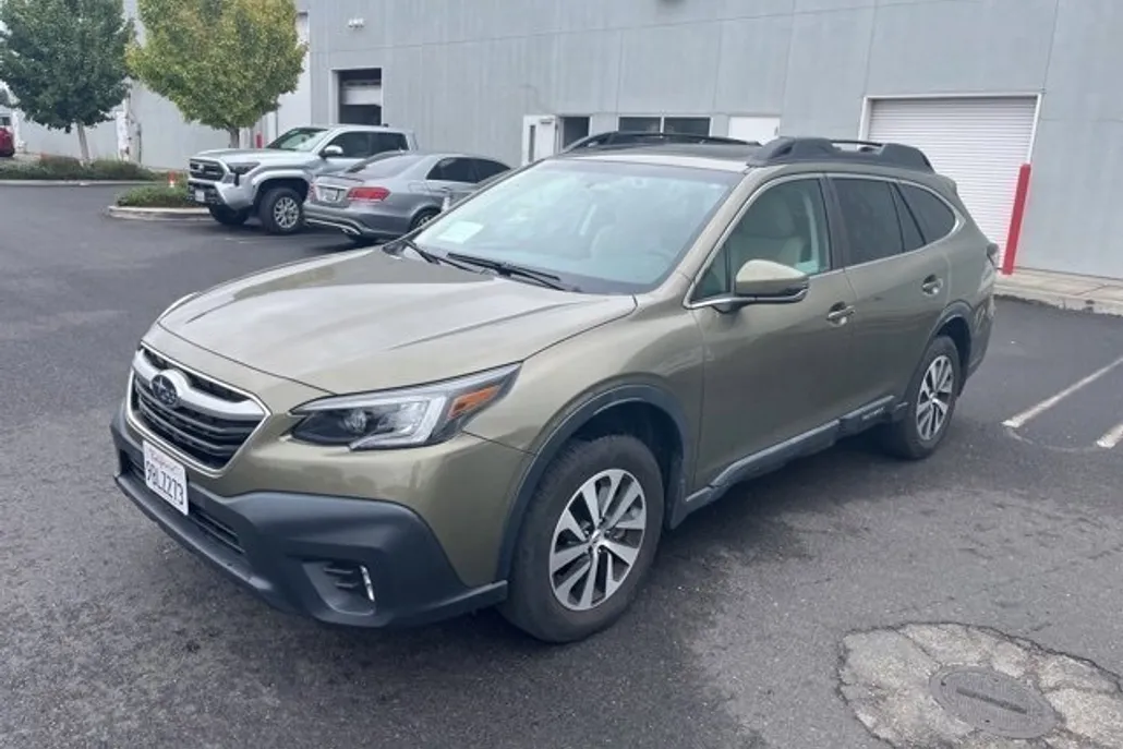 2022 Subaru Outback Premium photo 1