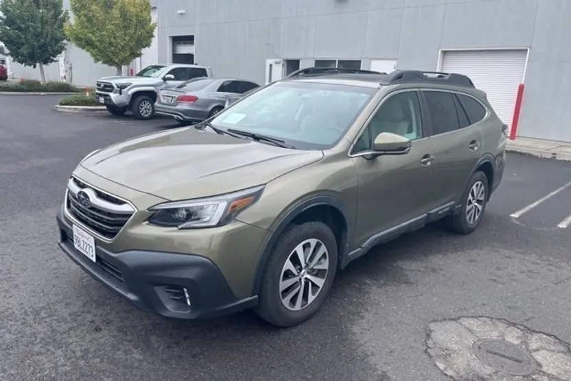 2022 Subaru Outback Premium photo 1