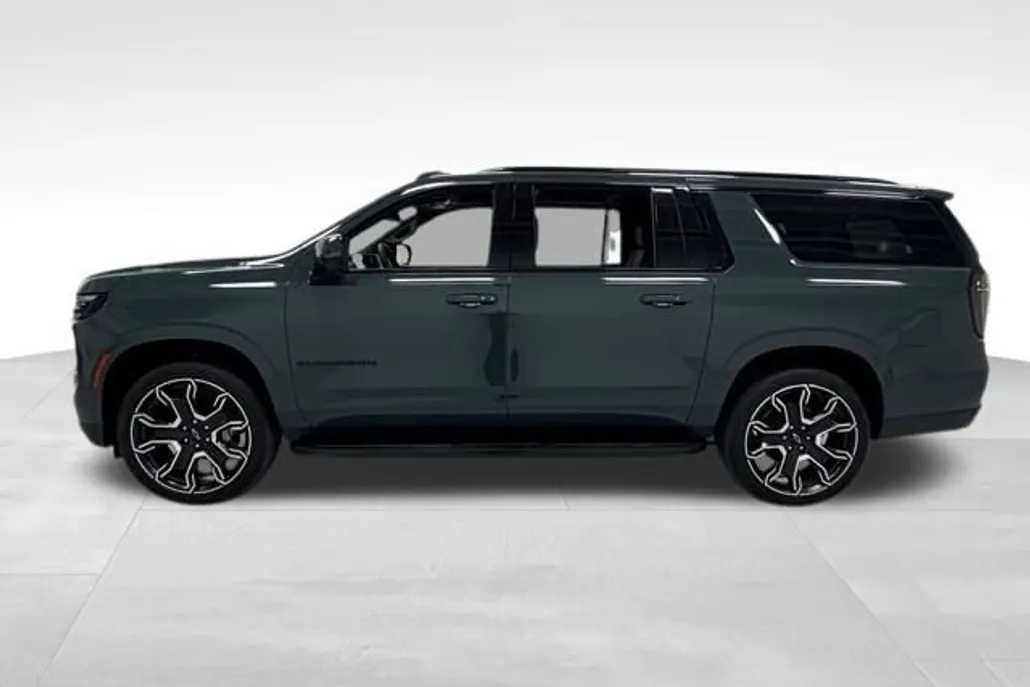 2025 Chevrolet Suburban RST photo 1