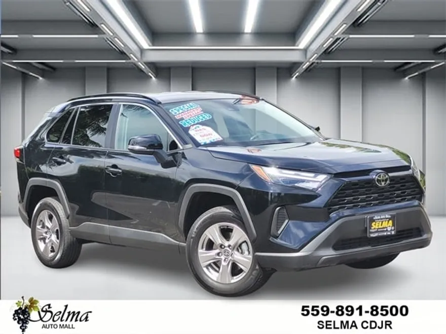 2024 Toyota RAV4 XLE photo 1