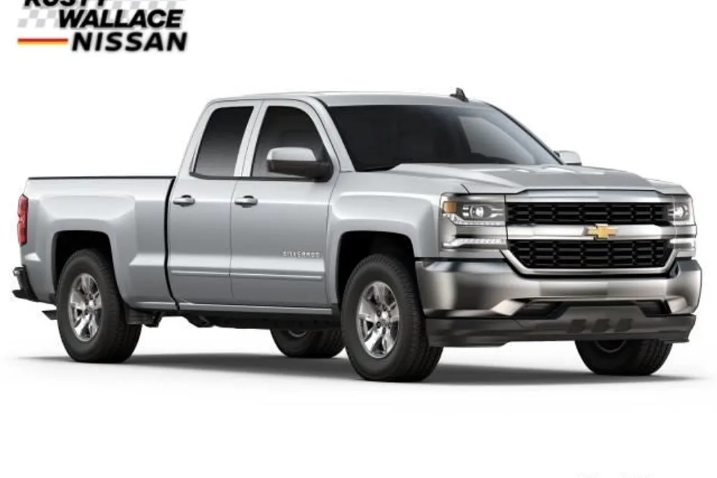 2018 Chevrolet Silverado LT photo 1