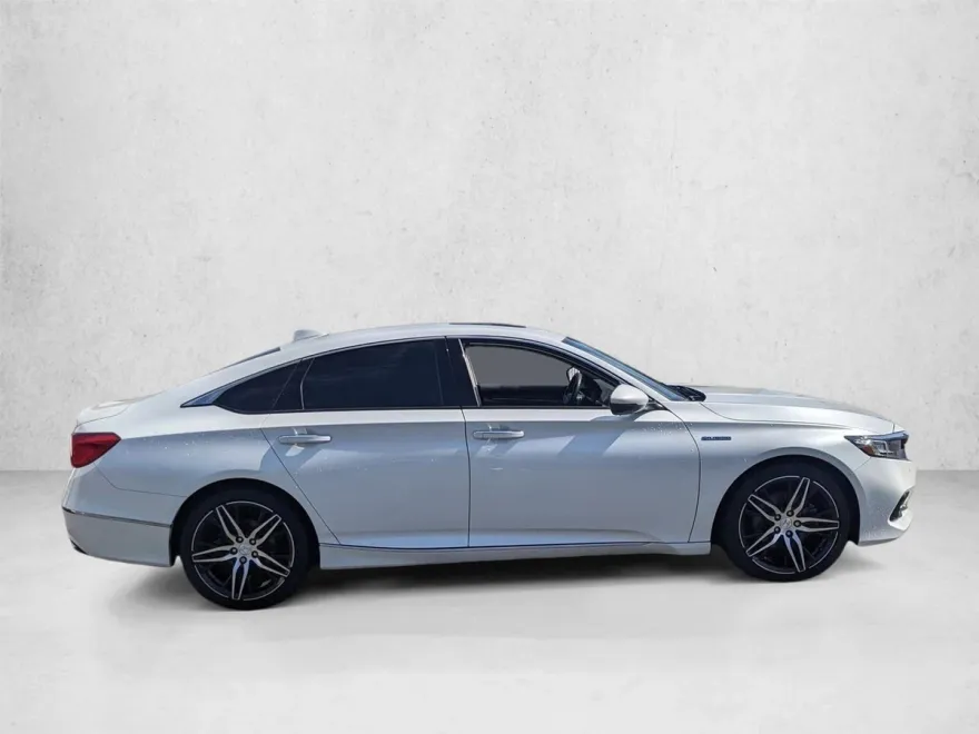 2022 Honda Accord Hybrid Touring photo 1