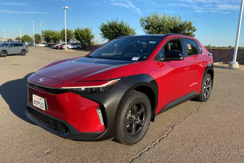 2023 Toyota bZ4X XLE photo 1