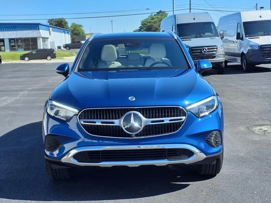 2025 Mercedes Benz GLC 300 4MATIC photo 1