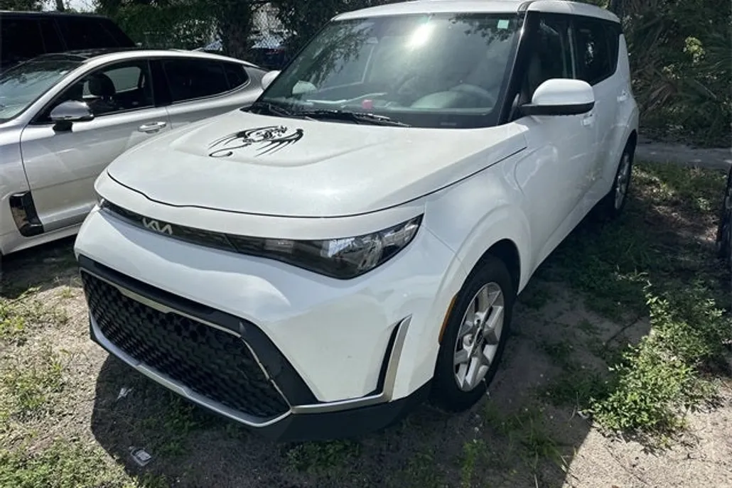 2023 Kia Soul LX photo 1