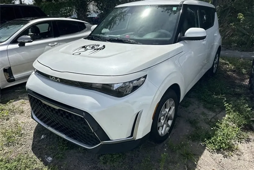 2023 Kia Soul LX photo 1