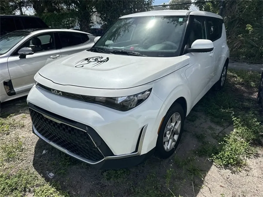 2023 Kia Soul LX photo 1