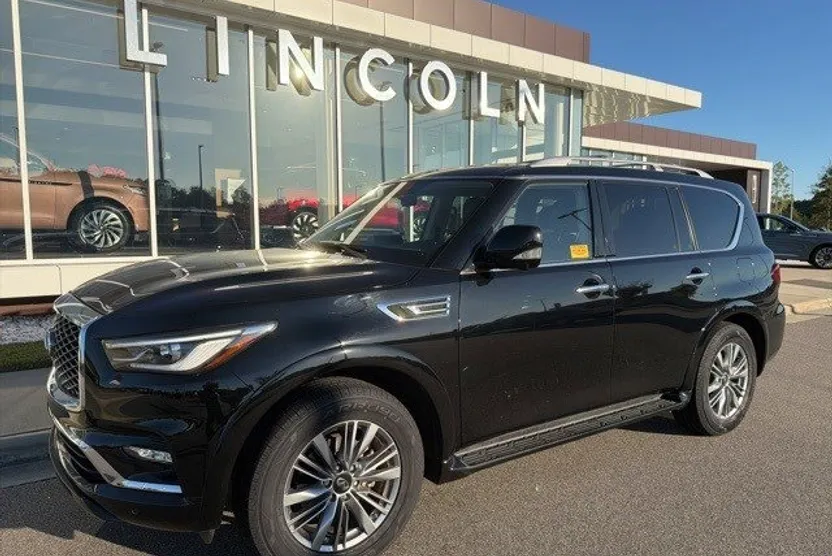2023 Infiniti QX80 Luxe photo 1