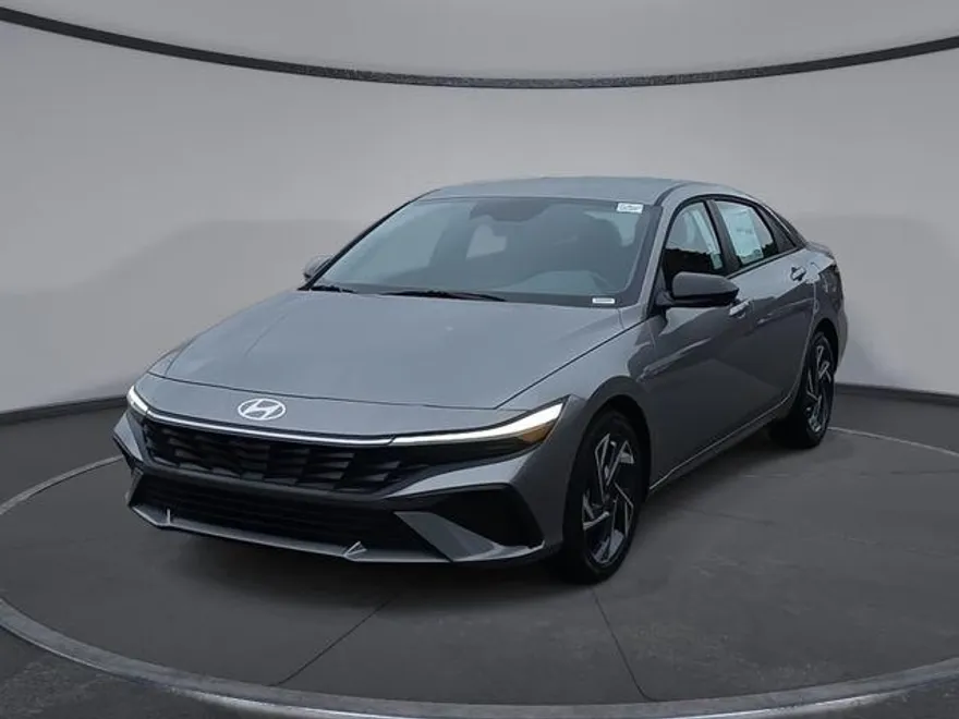 2025 Hyundai Elantra SEL Sport photo 1