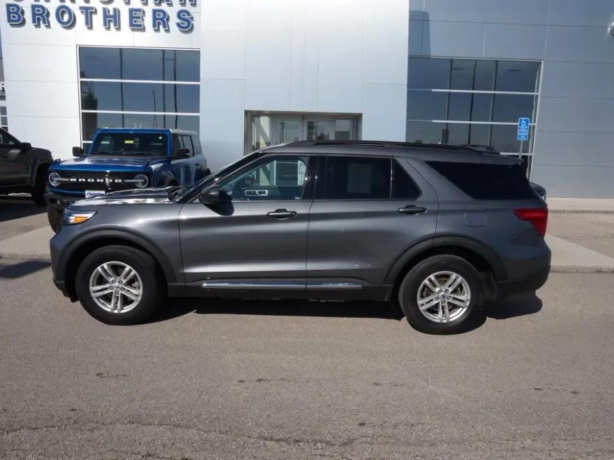 2023 Ford Explorer XLT photo 1