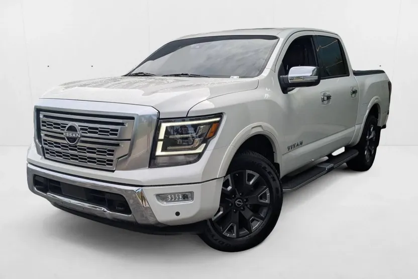 2023 Nissan Titan Platinum Reserve Crew Cab photo 1
