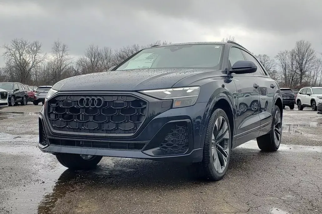 2025 Audi Q8 55 Premium Plus photo 1