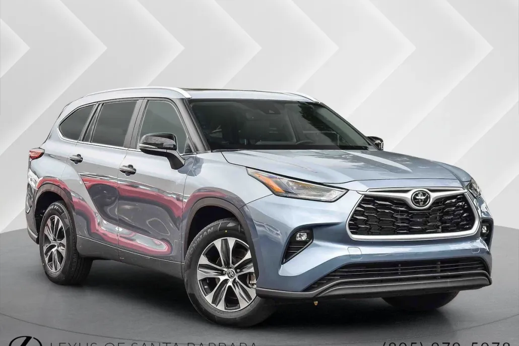 2023 Toyota Highlander XLE photo 1
