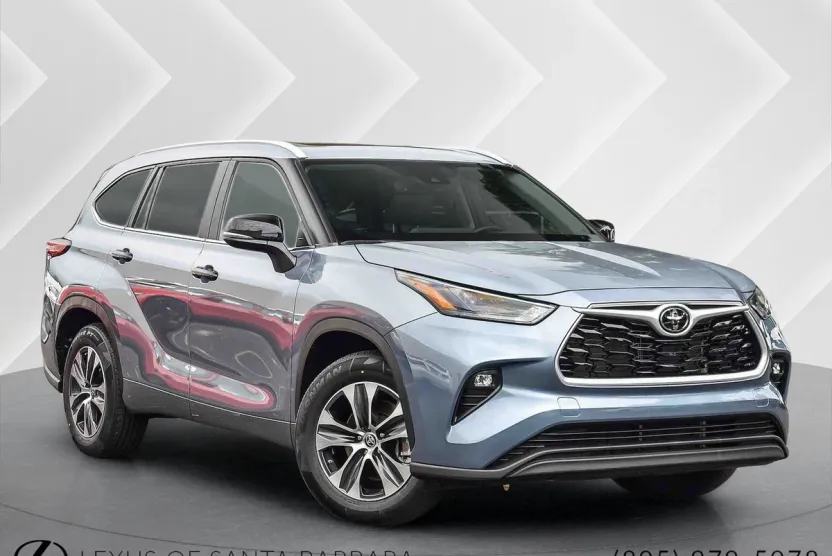 2023 Toyota Highlander XLE photo 1