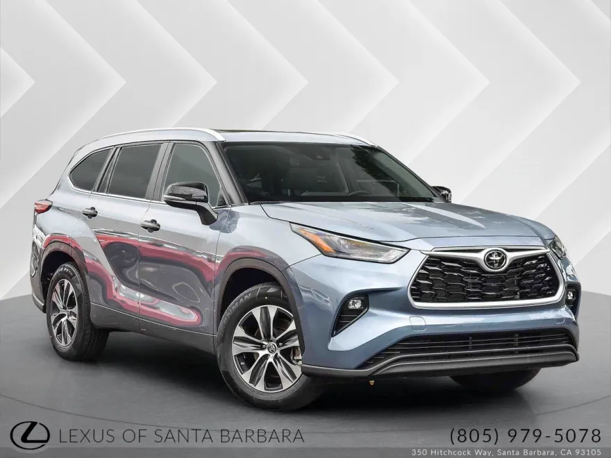 2023 Toyota Highlander XLE photo 1