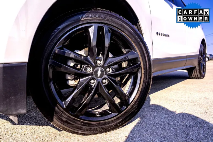 2020 Chevrolet Equinox LT photo 1