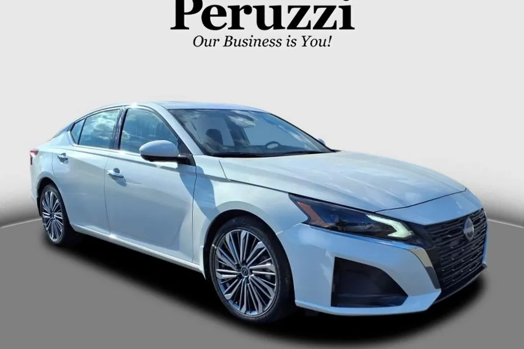 2025 Nissan Altima 2.5 SL photo 1