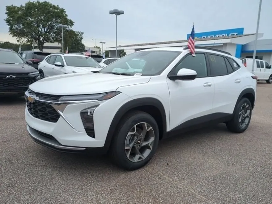 2025 Chevrolet Trax LT photo 1