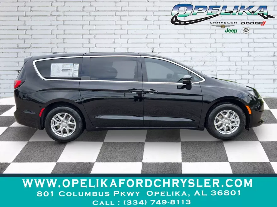 2026 Chrysler Voyager LX photo 1