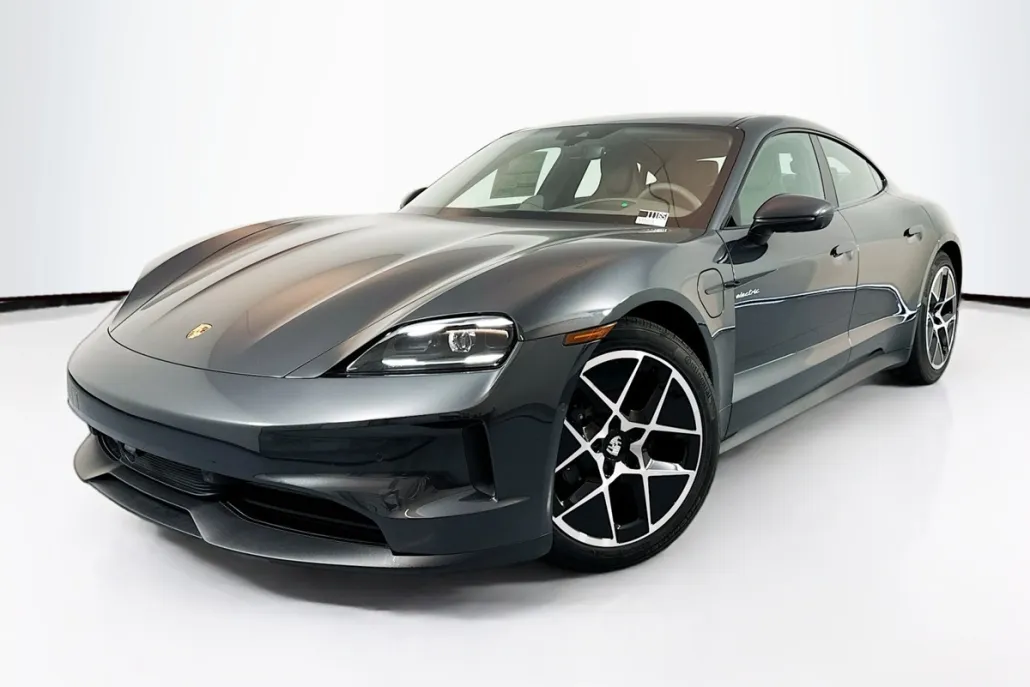 2025 Porsche Taycan photo 1