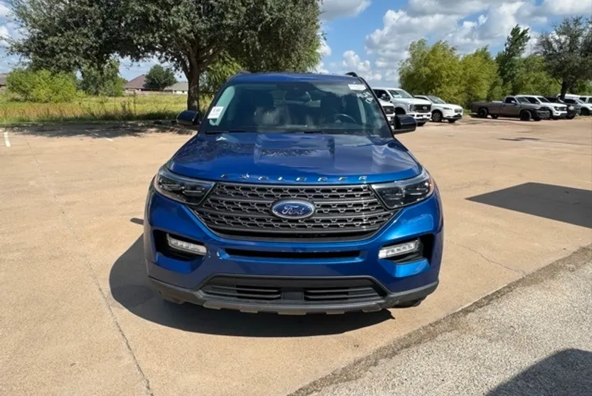 2022 Ford Explorer XLT photo 1