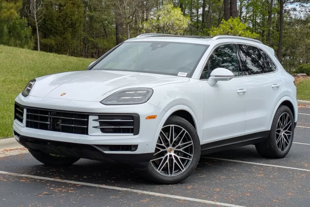 2025 Porsche Cayenne photo 1