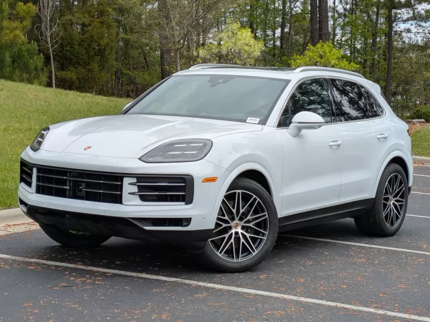 2025 Porsche Cayenne photo 1