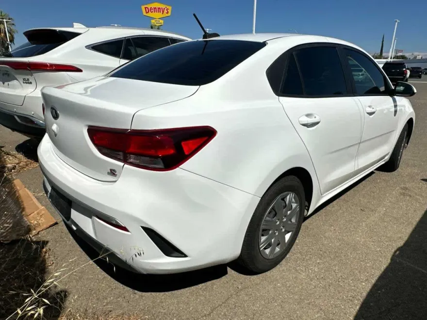 2021 Kia Rio S photo 1