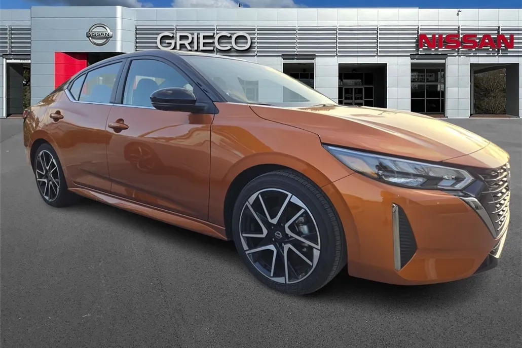 2025 Nissan Sentra SR photo 1