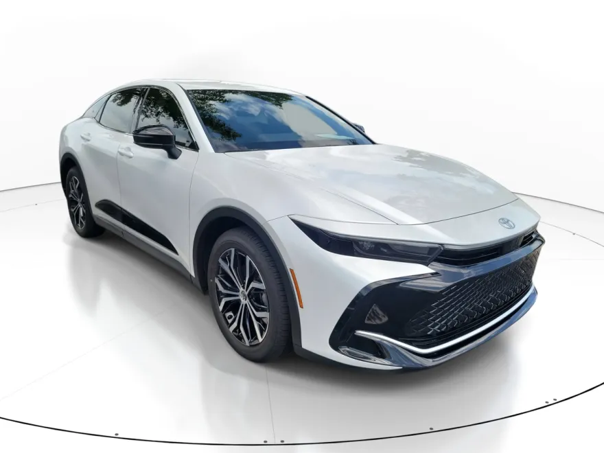 2026 Toyota Crown XLE photo 1