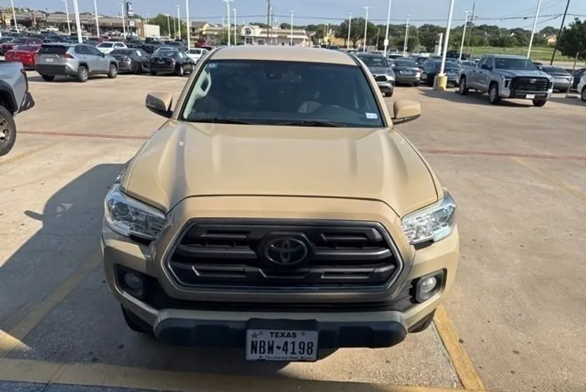 2019 Toyota Tacoma SR5 V6 photo 1