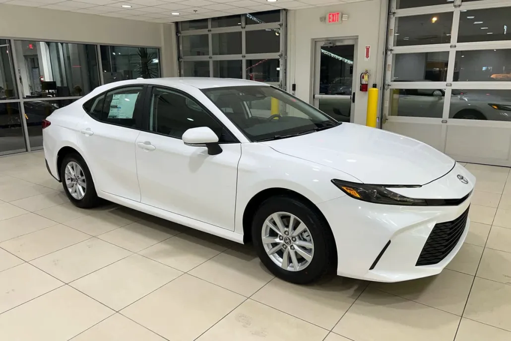2025 Toyota Camry LE photo 1
