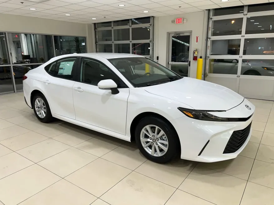 2025 Toyota Camry LE photo 1