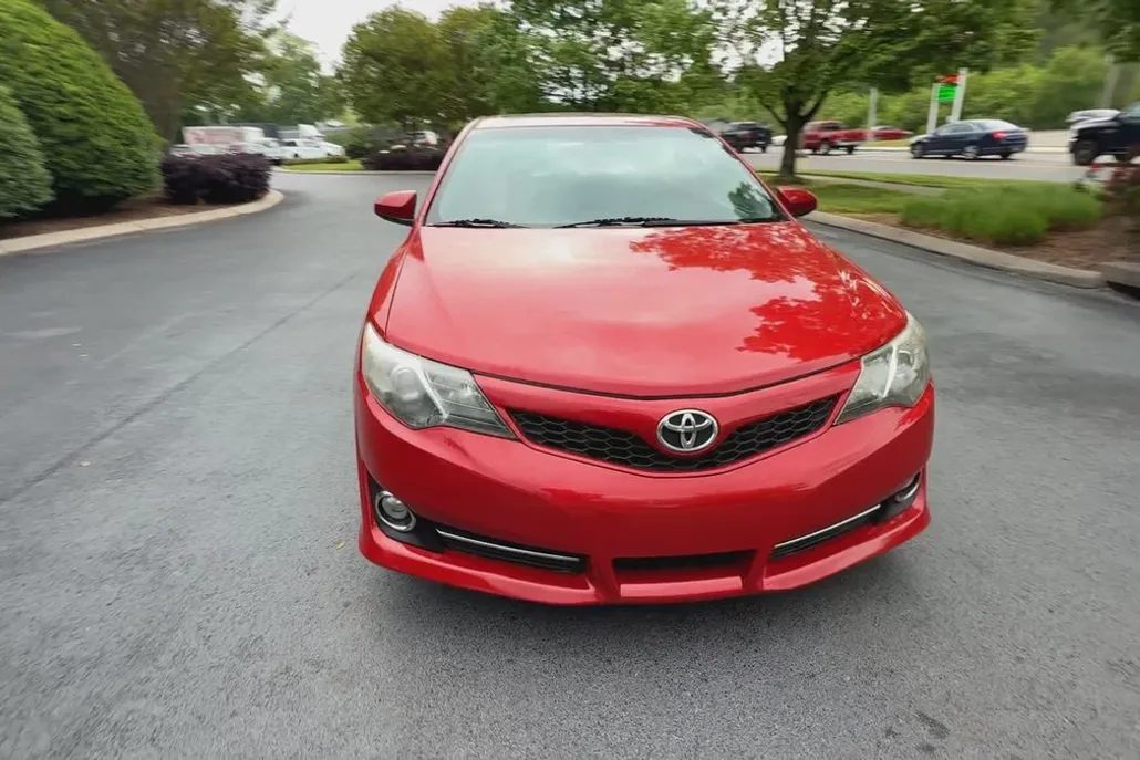2012 Toyota Camry SE photo 1
