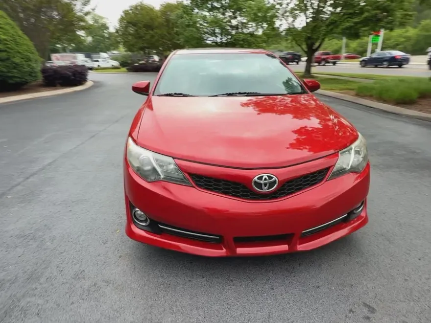 2012 Toyota Camry SE photo 1