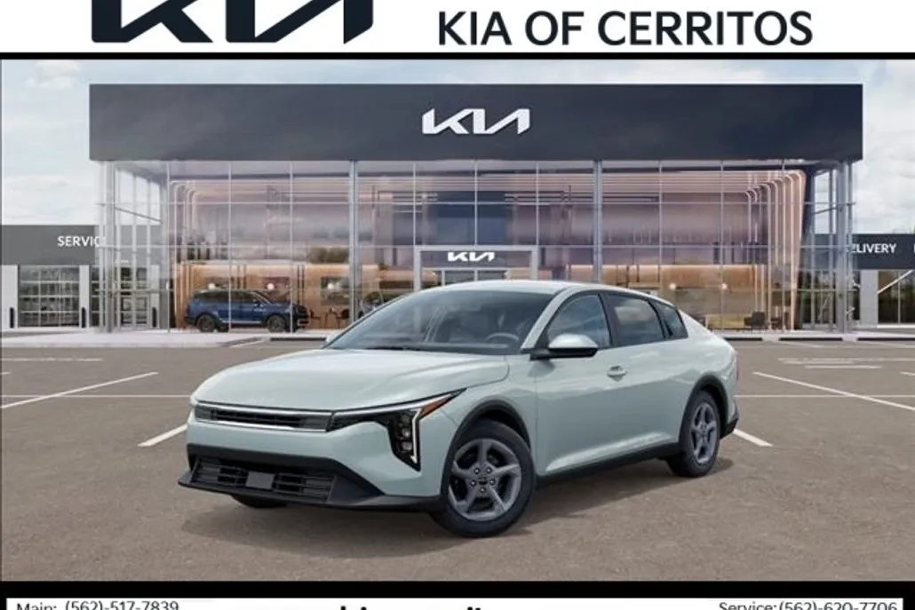 2025 Kia K4 LXS photo 1