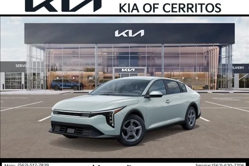 2025 Kia K4 LXS photo 1