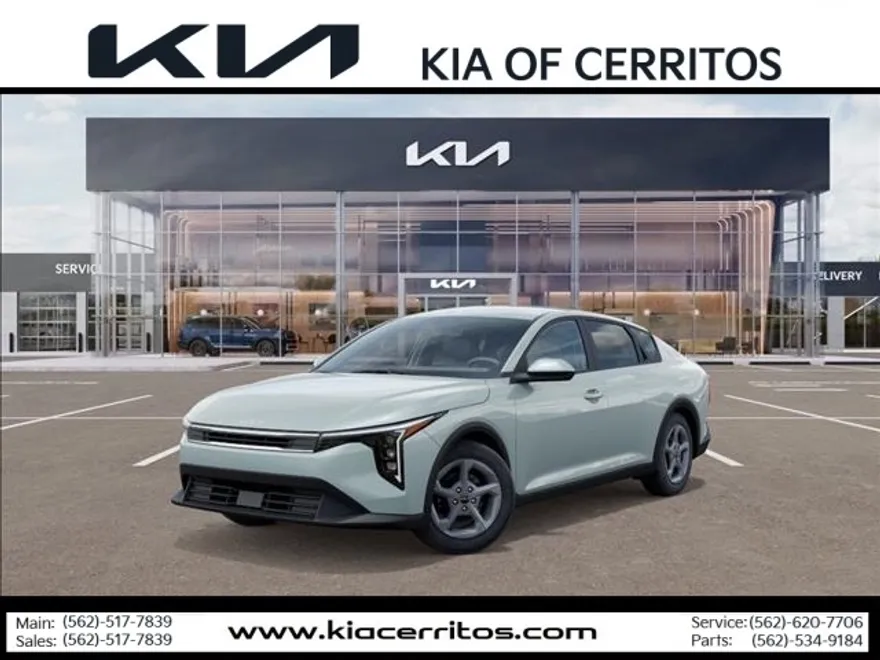 2025 Kia K4 LXS photo 1