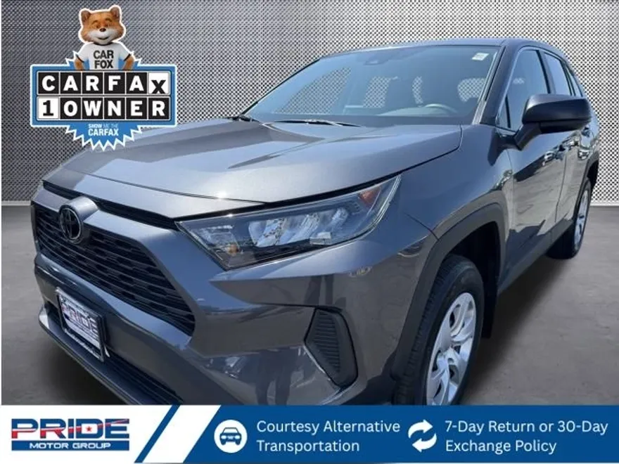 2022 Toyota RAV4 LE photo 1