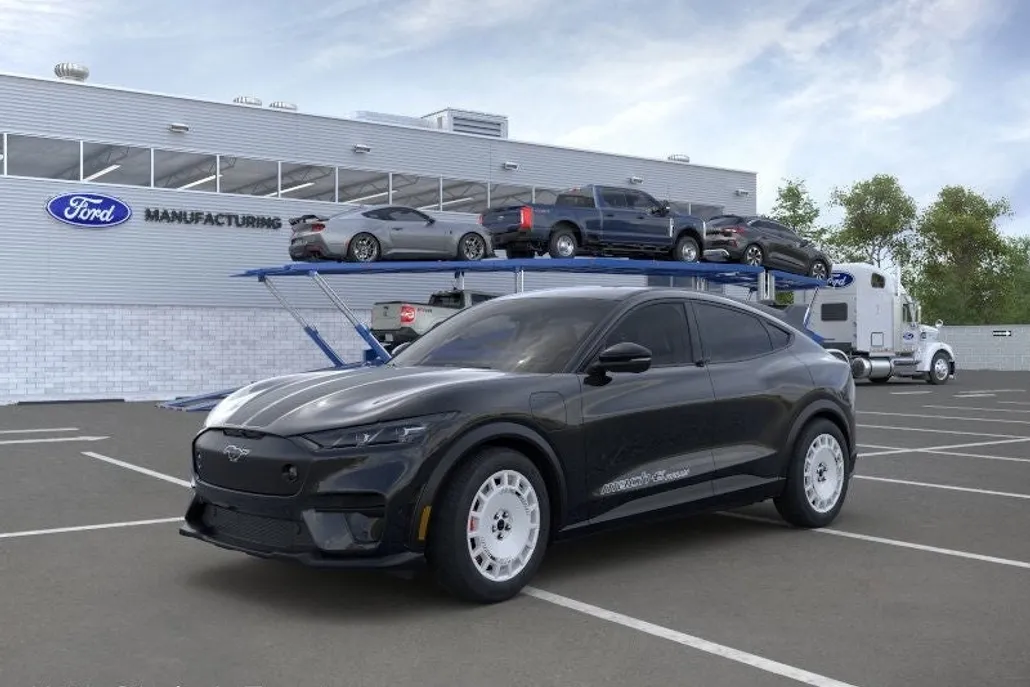 2025 Ford Mustang Mach-E GT photo 1