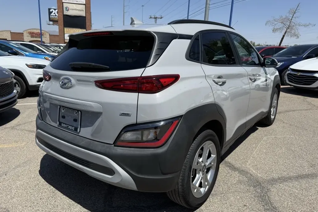 2023 Hyundai Kona SEL photo 1