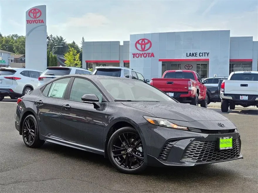 2025 Toyota Camry SE photo 1