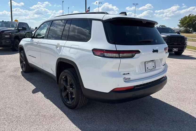 2025 Jeep Grand Cherokee Limited photo 1