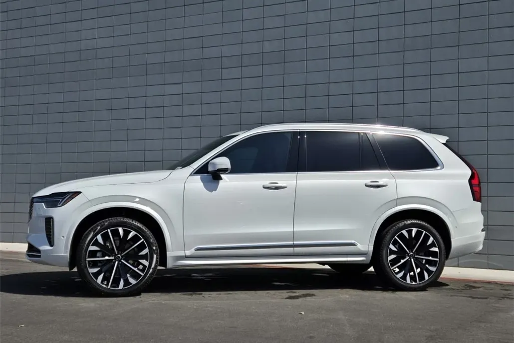 2025 Volvo XC90 Plus photo 1