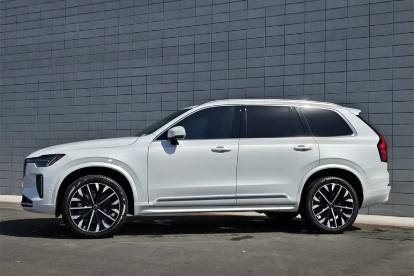 2025 Volvo XC90 Plus photo 1