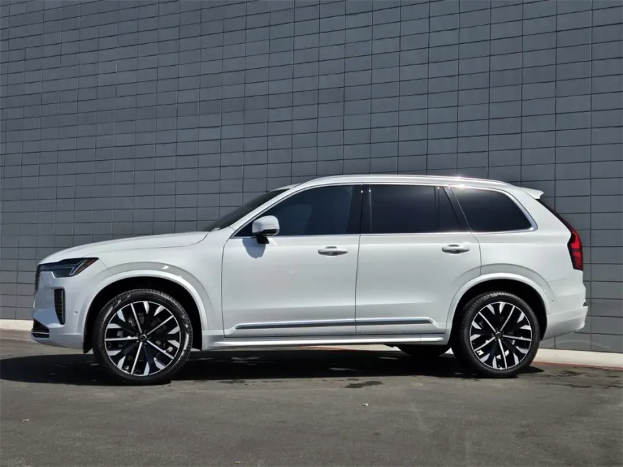 2025 Volvo XC90 Plus photo 1