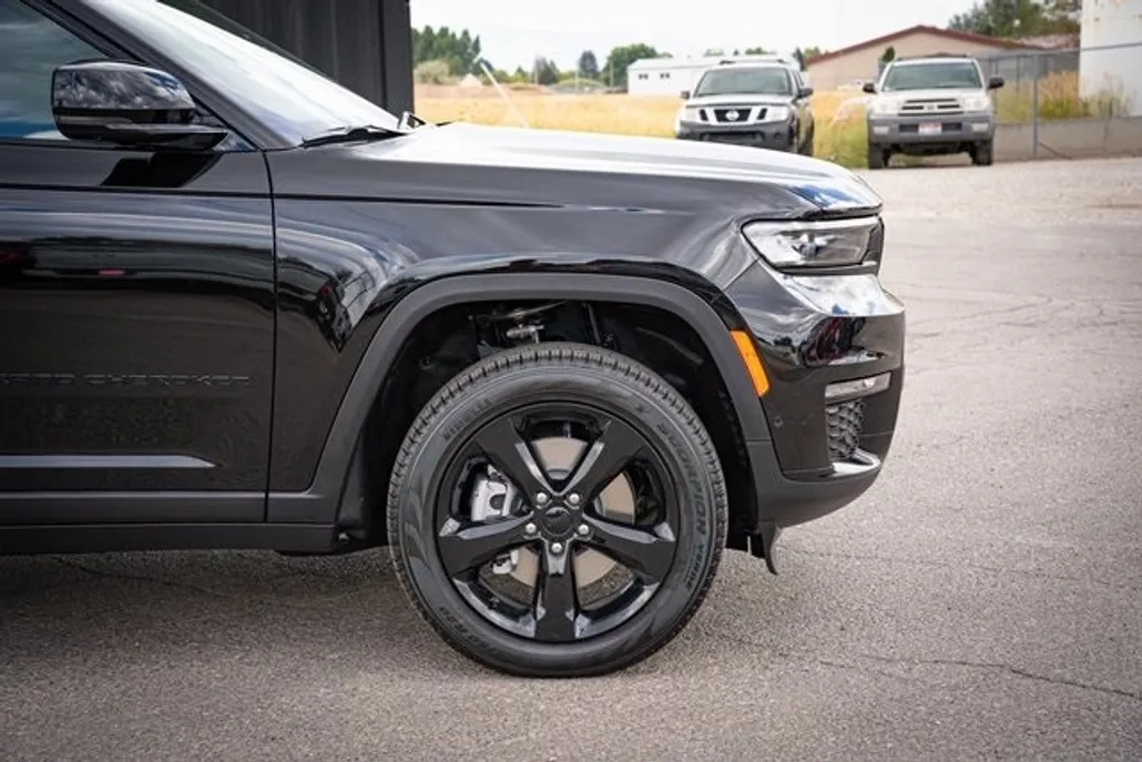 2025 Jeep Grand Cherokee Limited photo 1