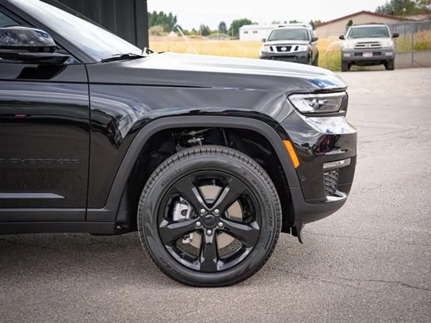 2025 Jeep Grand Cherokee Limited photo 1