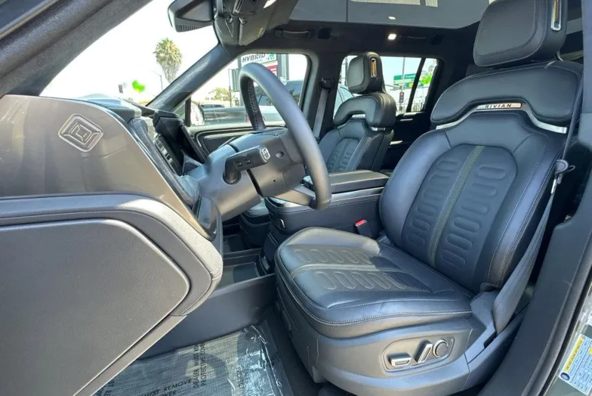 2022 Rivian R1S Launch Edition photo 1